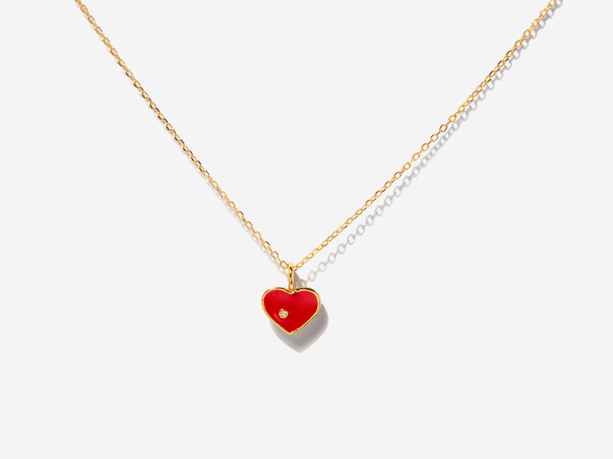 om barm bomuld Enamel Red Heart Charm Necklace in Gold Plated Brass