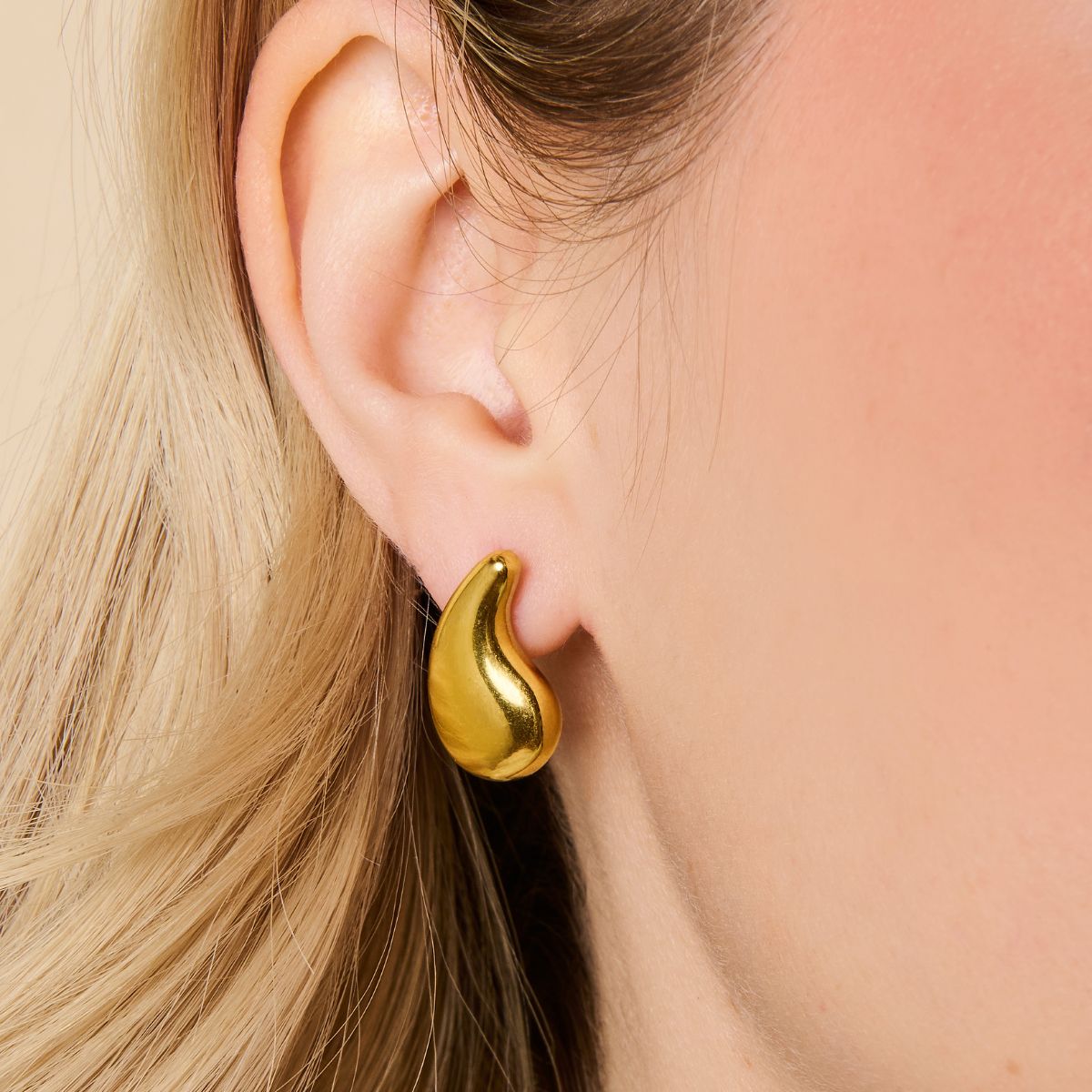 Teardrop Stud Earrings Lila